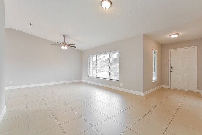 Building Photo - 8431 Alveron Ave