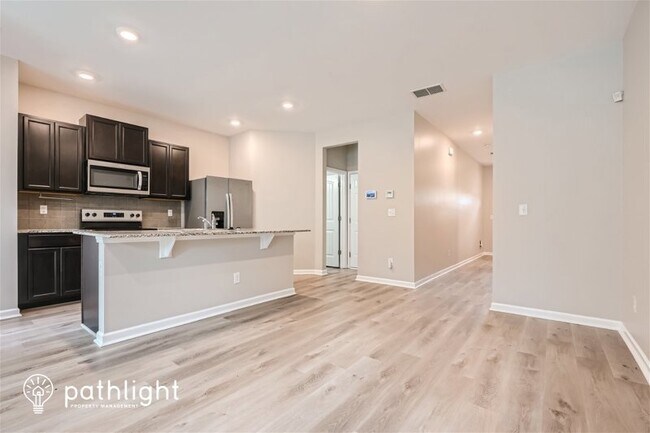 Building Photo - 5672 Union Pointe Dr