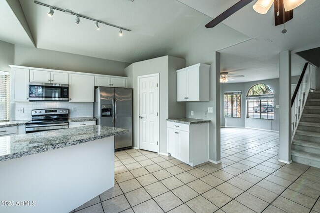 Building Photo - 4641 E Towne Ln