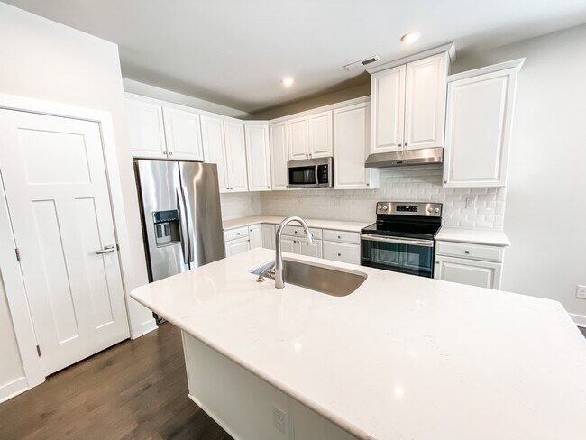 Building Photo - 10050 Lilac Ct
