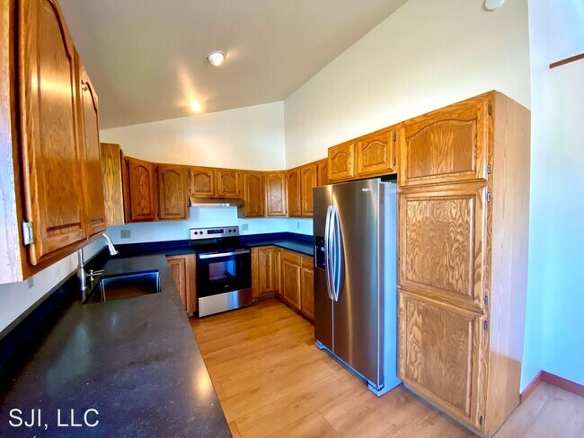 Building Photo - 2 br, 2 bath House - 720 Guard Street #4