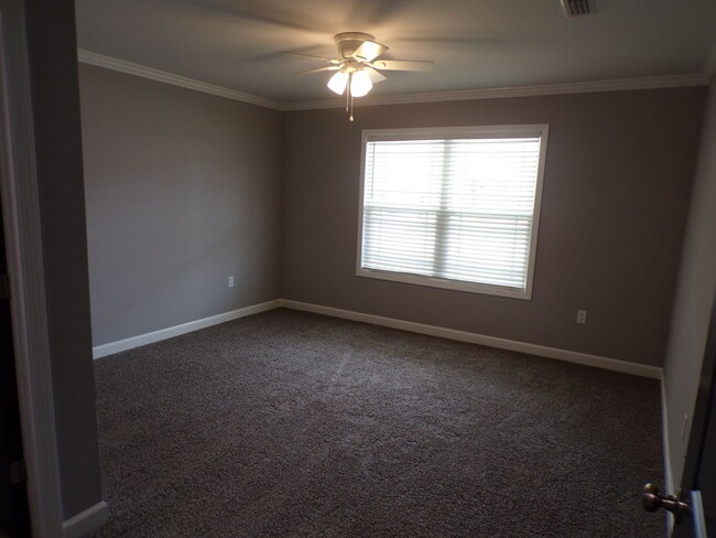 Building Photo - Shady Oak Apartments, Lowe Drive, Enterpri...