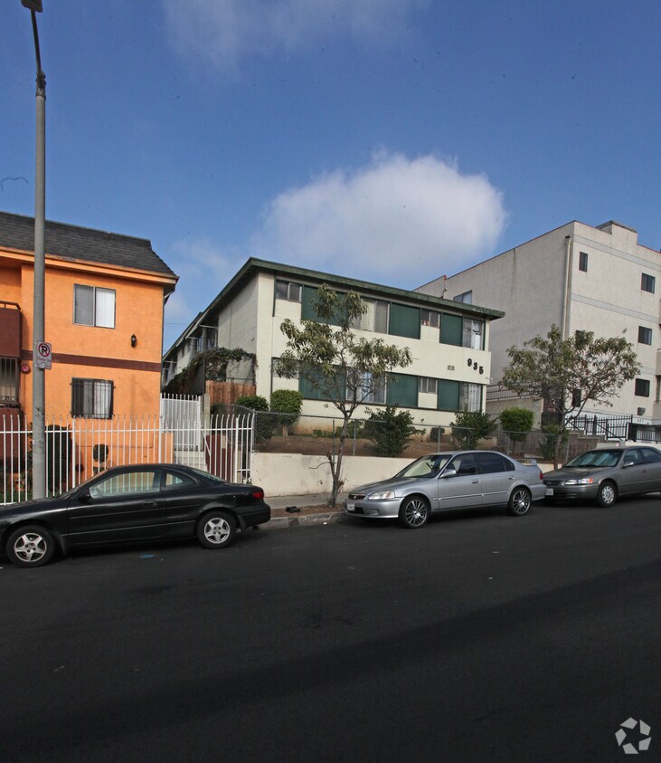 Primary Photo - 935 S Grand View St