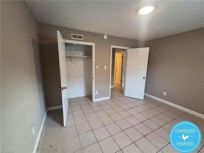 Foto del edificio - 1500 Autumn Dr