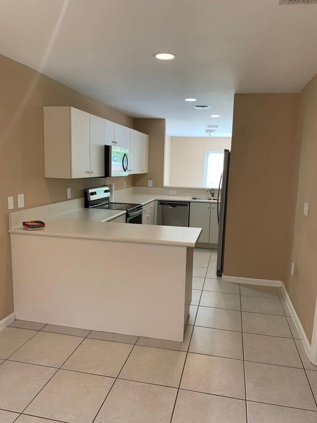 Photo - 2400 NW 98th Ln House