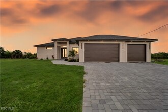 Building Photo - 2540 NW 6th Terrace