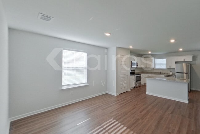 Building Photo - 137 Western Red Cedar Dr