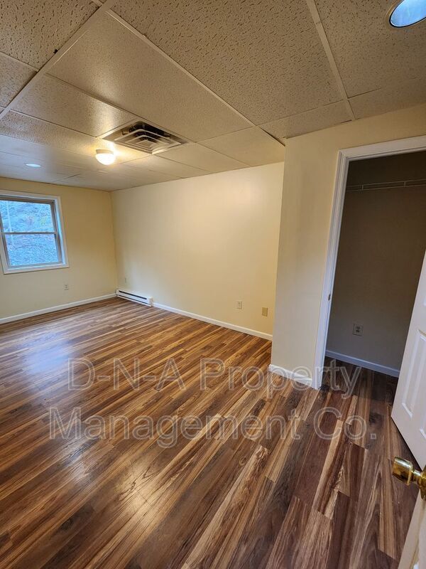 Building Photo - 216 Friemann Ln