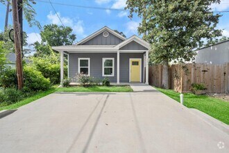 Building Photo - 16670 Meadowcroft St