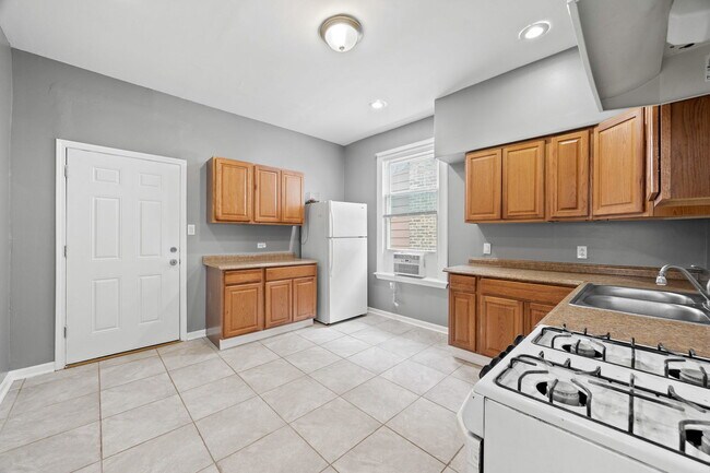 Building Photo - 4219 W Cullerton St