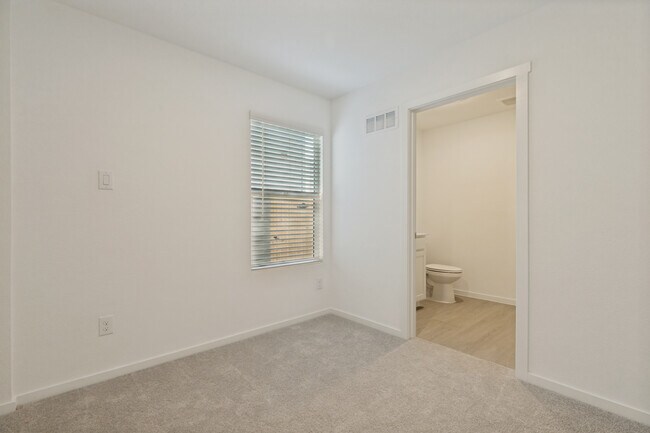 Foto del edificio - 1037 Bishop Creek Dr