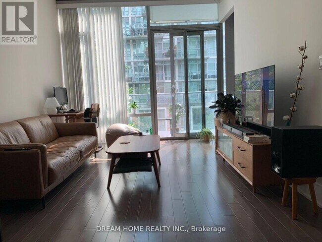 Photo du bâtiment - 39 Queens Quay E