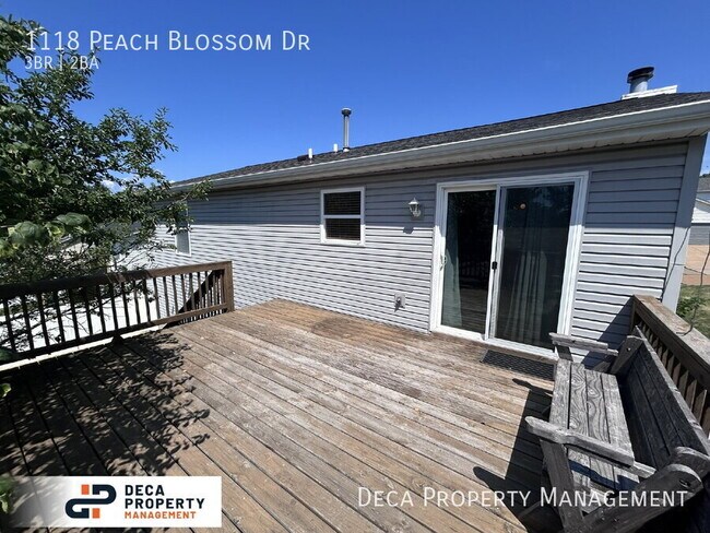 Foto del edificio - 1118 Peach Blossom Dr