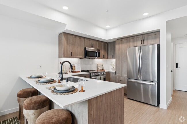 C1 1BR, 1BA - 723SF - Kitchen - 440 West