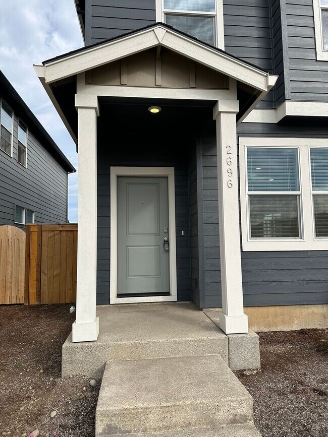 Foto del edificio - 4 bedroom 2.5 bathroom home!