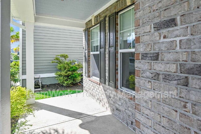 Building Photo - 233 Seaworthy St