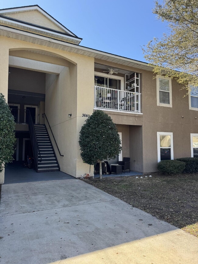 2 bedroom 2 bath condo with nature view. - 2 bedroom 2 bath condo with nature view.