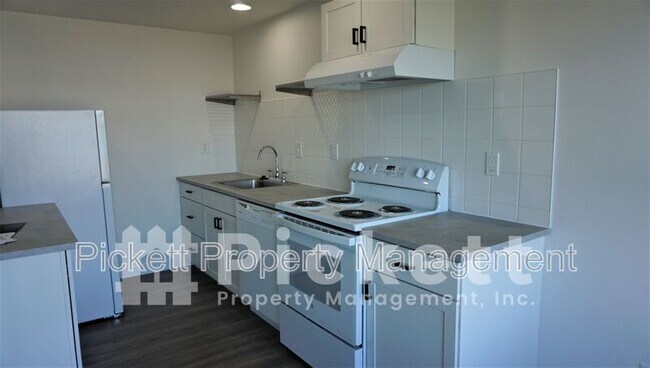Building Photo - 455 Perry Ave N