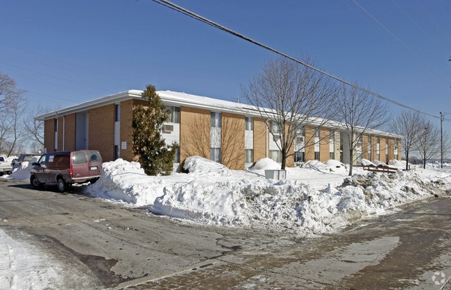 Building Photo - Courtyard Apartments