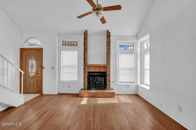 Foto del edificio - 1439 Jim Larabel Dr