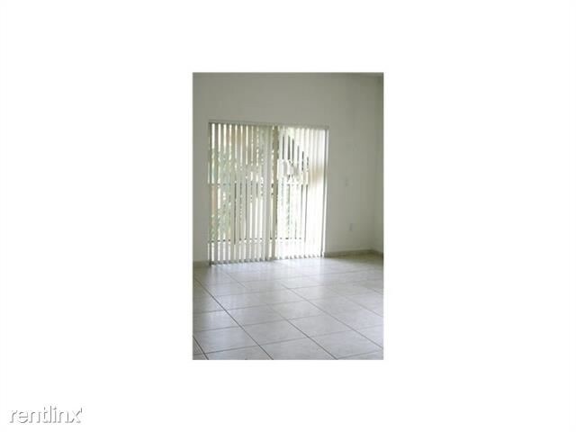 Building Photo - 1 br, 1.5 bath Condo - Palm Gardens at Doral