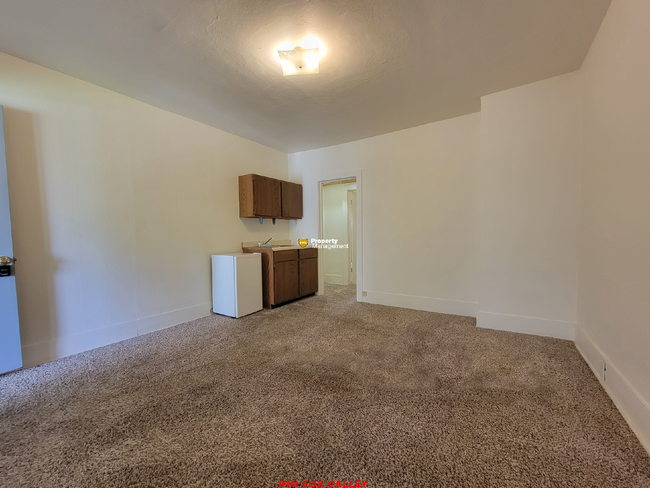 Foto del edificio - One Room Studio *ALL UTILITIES INCLUDED*