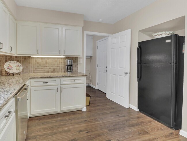 Foto del edificio - 805 Bluebonnet Ln