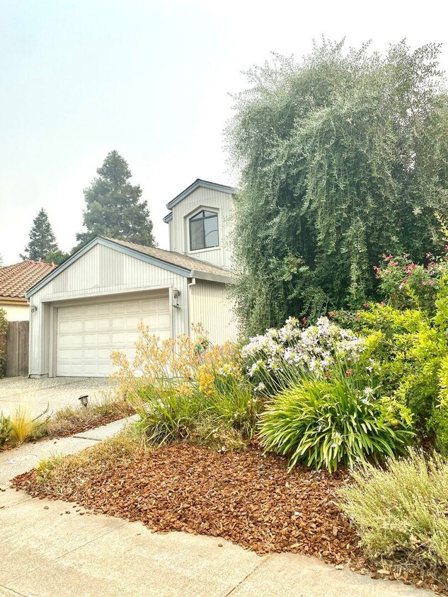 Primary Photo - 3 br, 2.5 bath House - 2001 Imperial Avenue