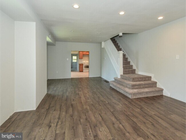 Building Photo - 3804 Louanna Ave