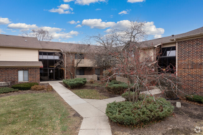 Building Photo - Royal Oak Condos & Willows of Greys Lake Apts