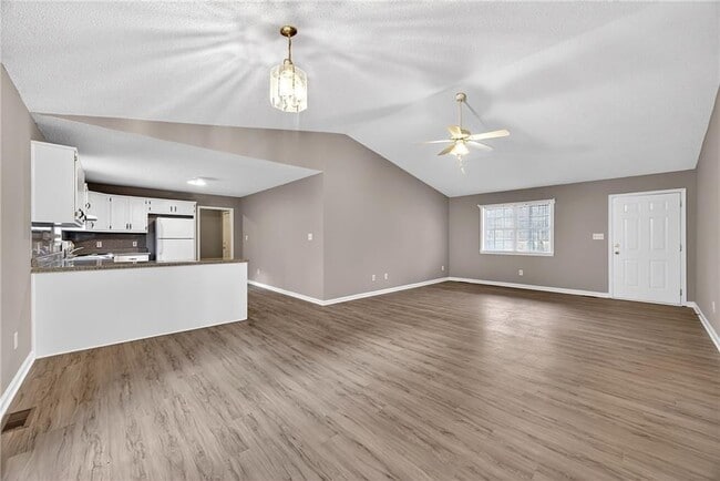 Building Photo - 175 White Tail Hills Dr