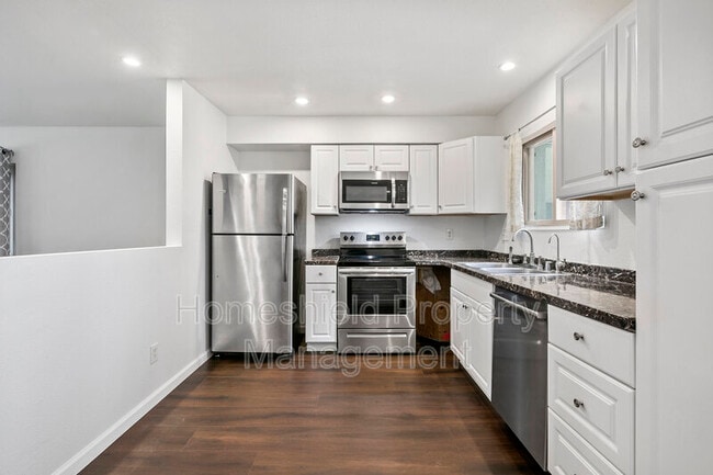 Building Photo - 4098 Valeta St