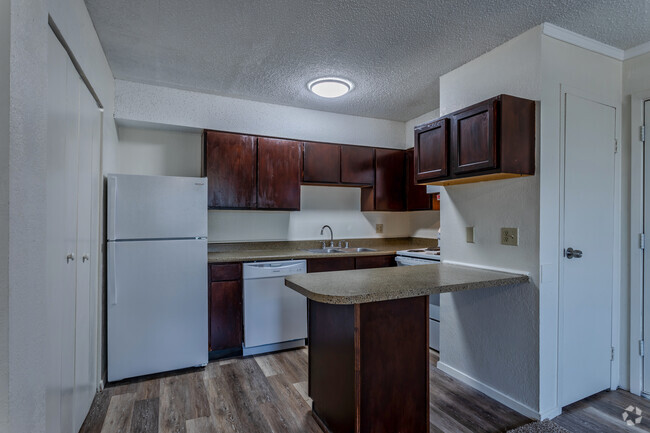 1BR,1BA - 700 SF - Kitchen - Silver Creek Apartments