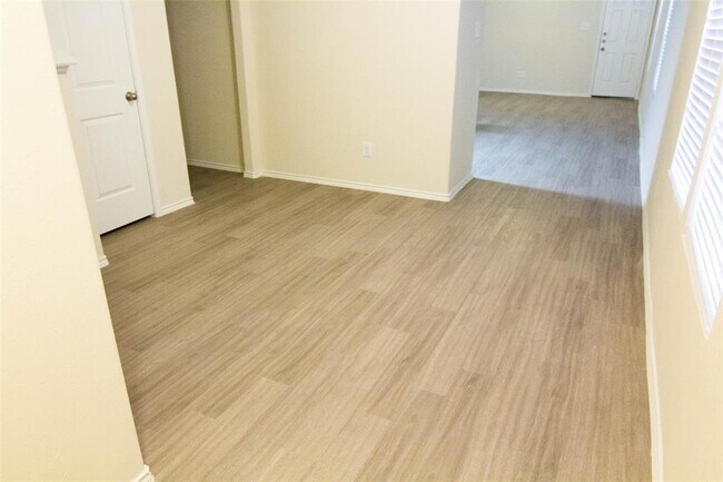 Foto del edificio - 432 Upper Creek Dr