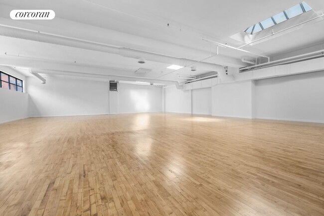 Building Photo - 211 N 11th St
