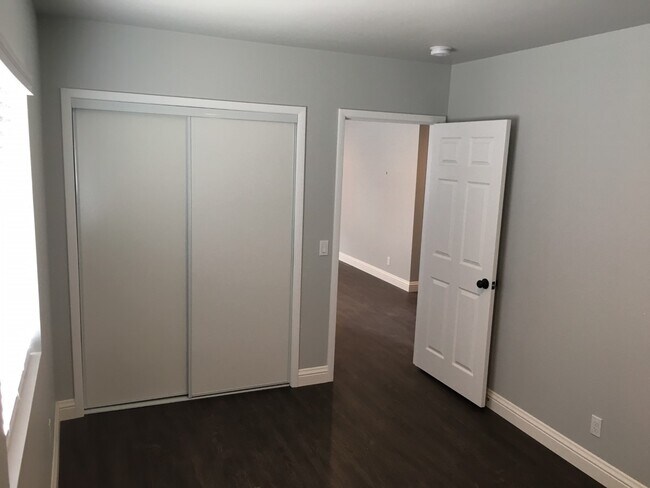 Foto del edificio - 10596 Ohio St