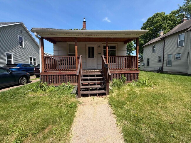 Building Photo - 911 2nd Ave