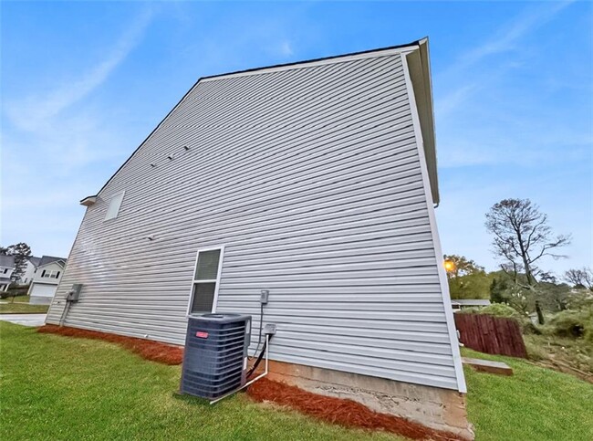 Building Photo - 18 Everett Cir SE