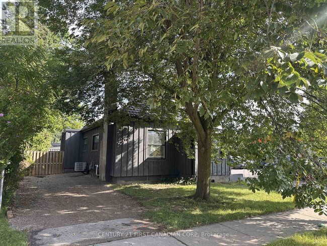 Building Photo - 4 Elmwood Pl