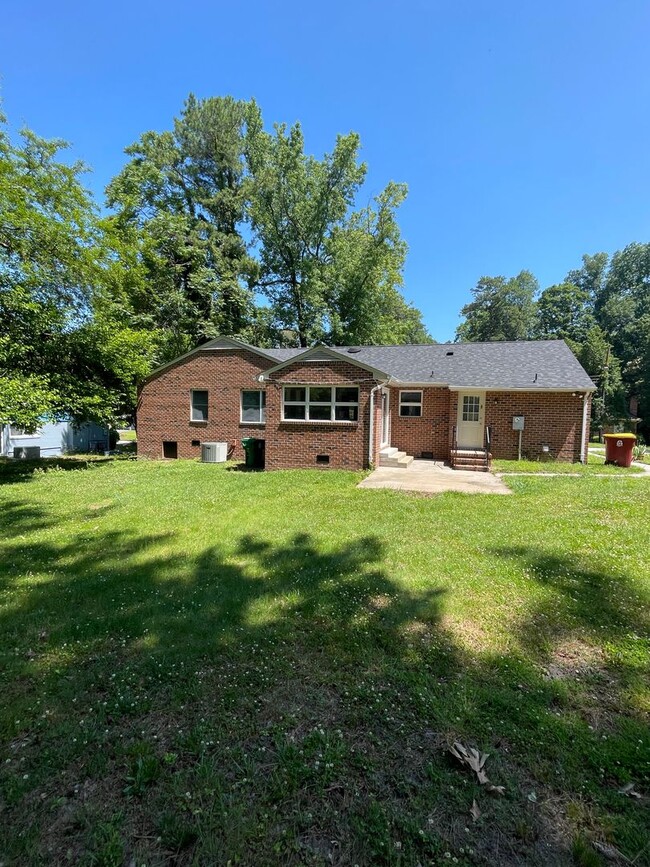 Building Photo - Must see all brick rancher in Petersburg.