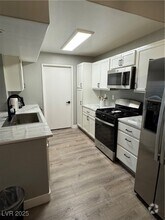 Building Photo - 7885 W Flamingo Rd