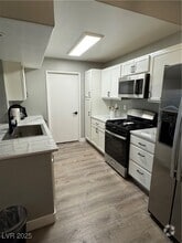 Building Photo - 7885 W Flamingo Rd