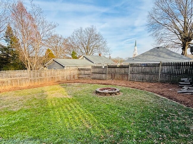 Foto del edificio - 109 S Rose Ave