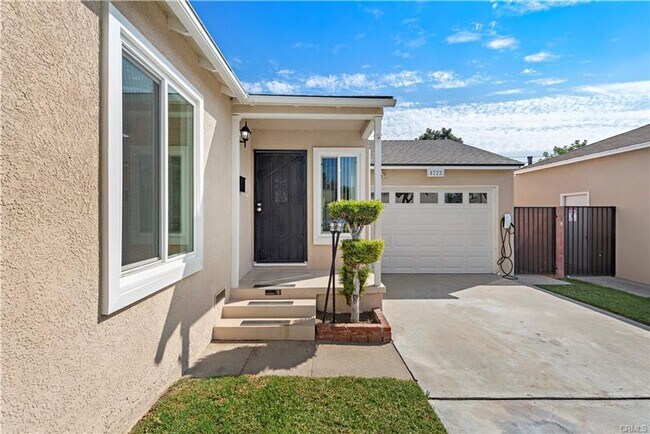 Building Photo - Charming Lakewood Home
