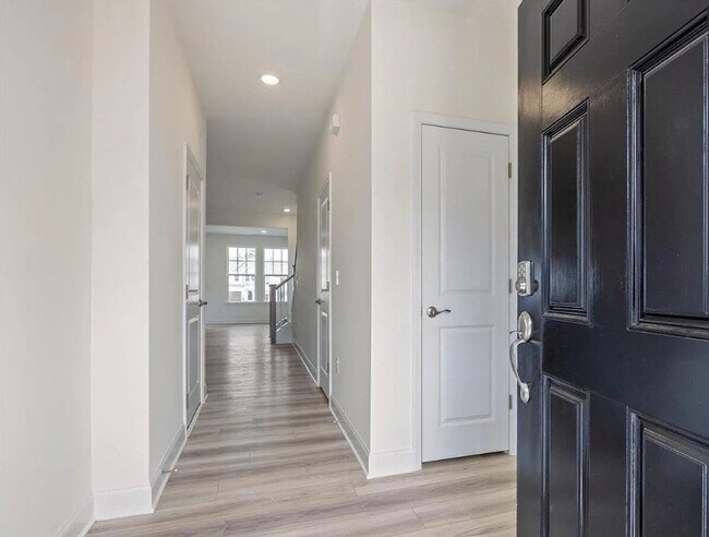 Foto del edificio - 53 Lavender Ln