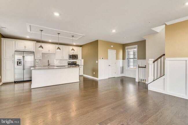 Building Photo - 23266 Southdown Manor Terrace