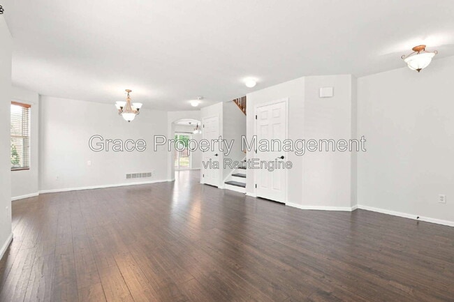 Building Photo - 2057 Alpine Dr