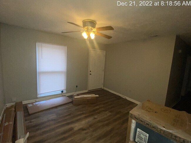 Foto del edificio - 1121 Strathdon Ave