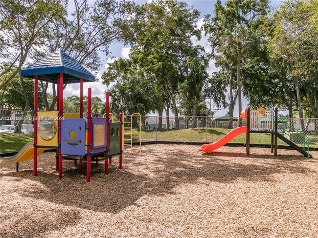 Building Photo - 2312 S Cypress Bend Dr