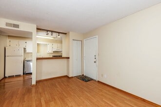 Building Photo - 401 Skyview Dr